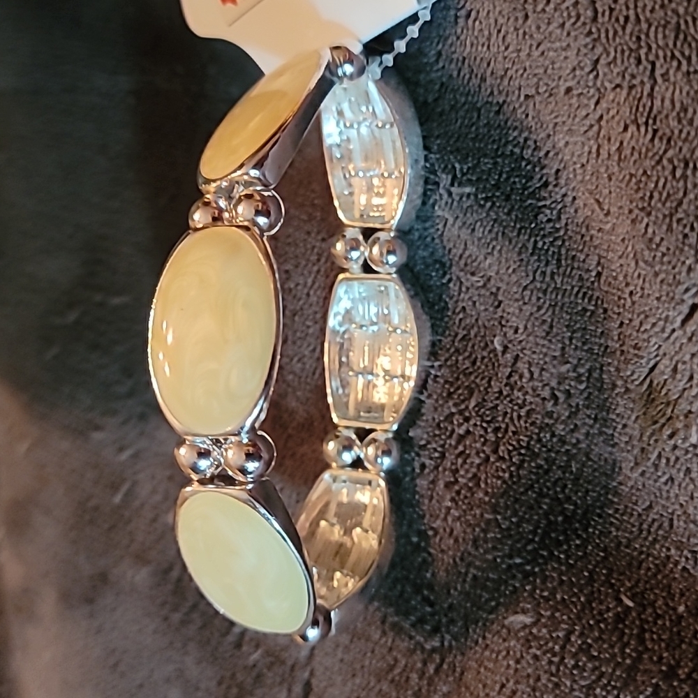 Color Bracelet - Picture 1 of 3